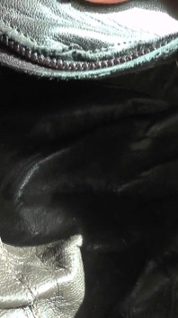 ¡Huele botas con aroma negro y en mis pies hasta que te venga a la mente! Lady Victoria Valente