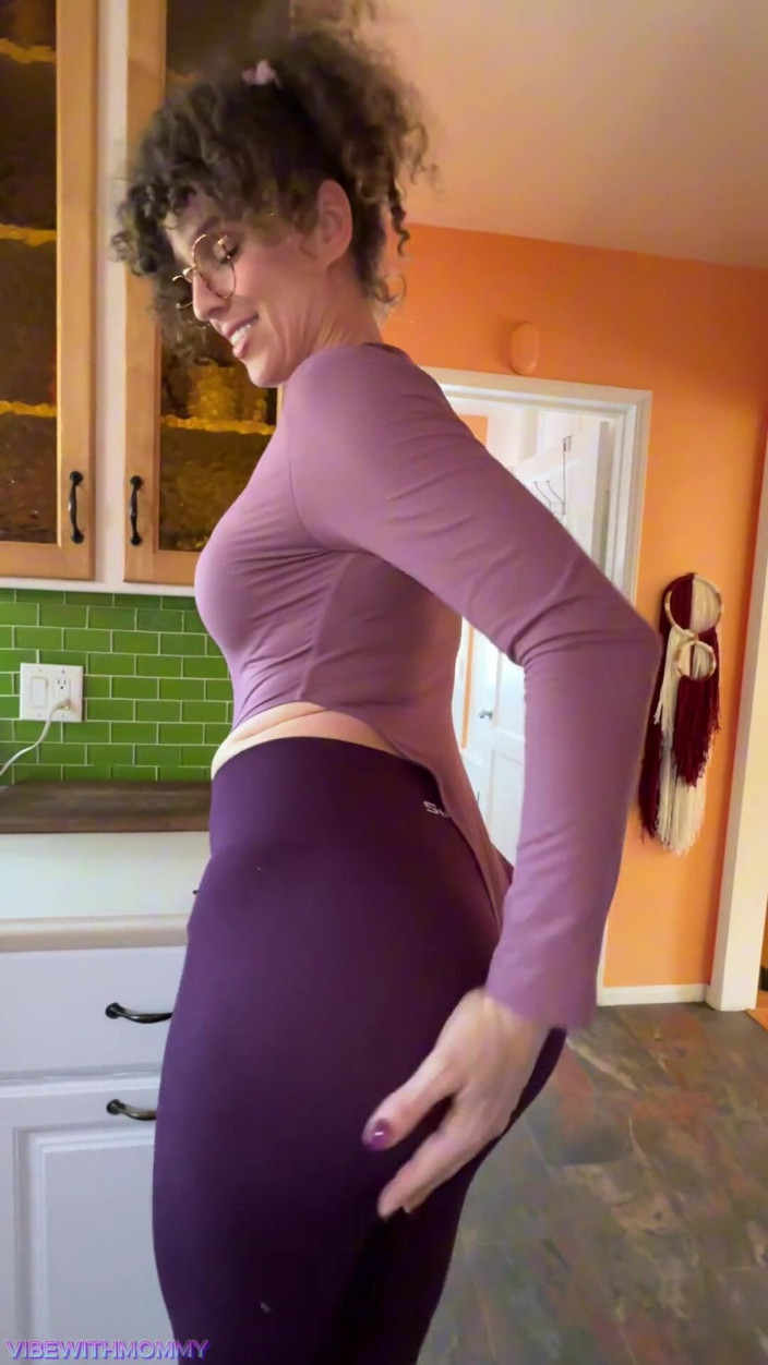 VibeWithMommy: Rich MILF Needs Fixing! Best Friends Stepmom Don't!