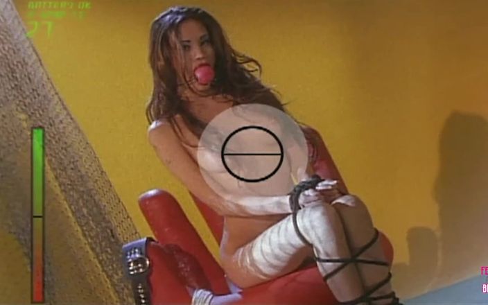 Fetish and BDSM: Pantat bahenol cowok super tampan ini didominasi sama cewek cantik...