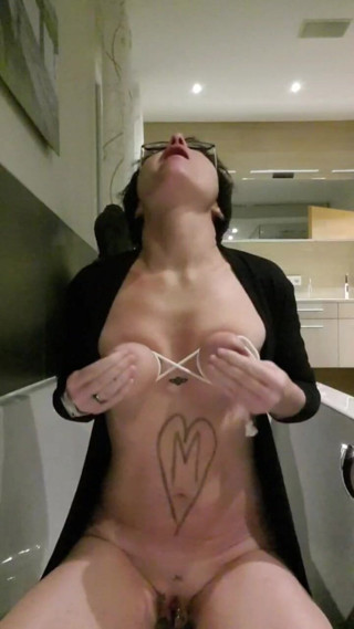 JulieEroticDress: Splash en la bañera