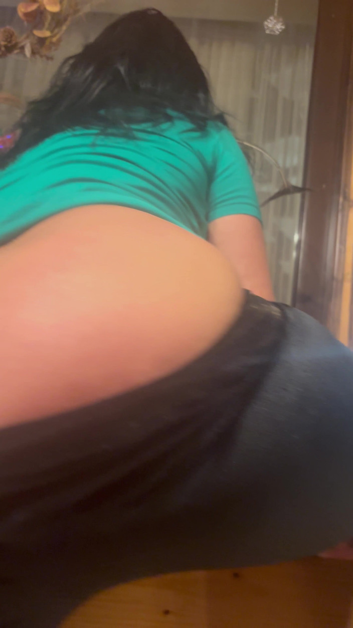 MilfyCalla: Cameltoe Mengusik