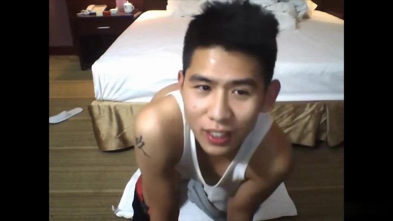 Rent A Gay Productions: Junger asia-twink fingert seinen arsch und masturbiert