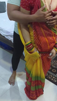 Bhabhi gọi hàng xóm để sửa vòi hoa sen và bị đụ