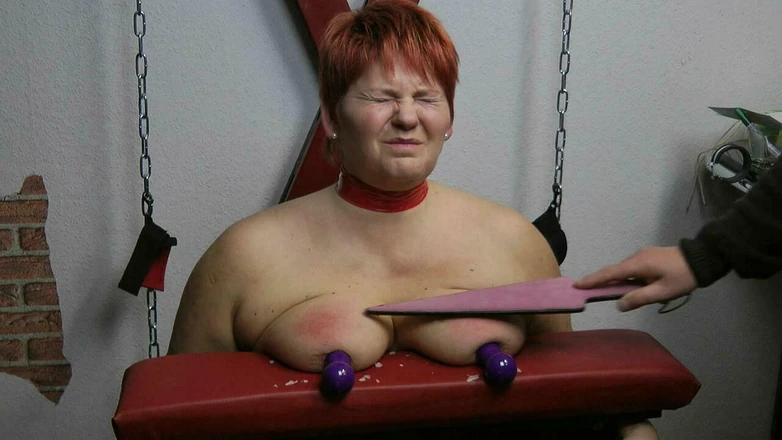 Anna Devot: Annadevot - gros seins, fessée et ponçage