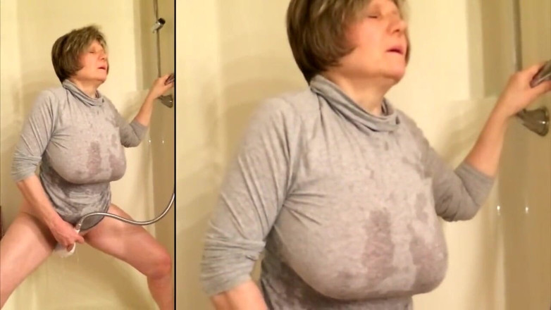 MarieRocks: Vollbusige oma masturbiert in einem grauen hemd