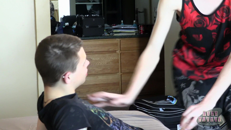 Bare Twinks: Dạy cậu bé Twink một số điều