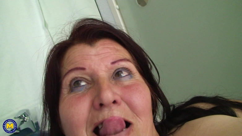 Mature NL: Maria adora nos mostrar seus peitões e sua buceta suculenta