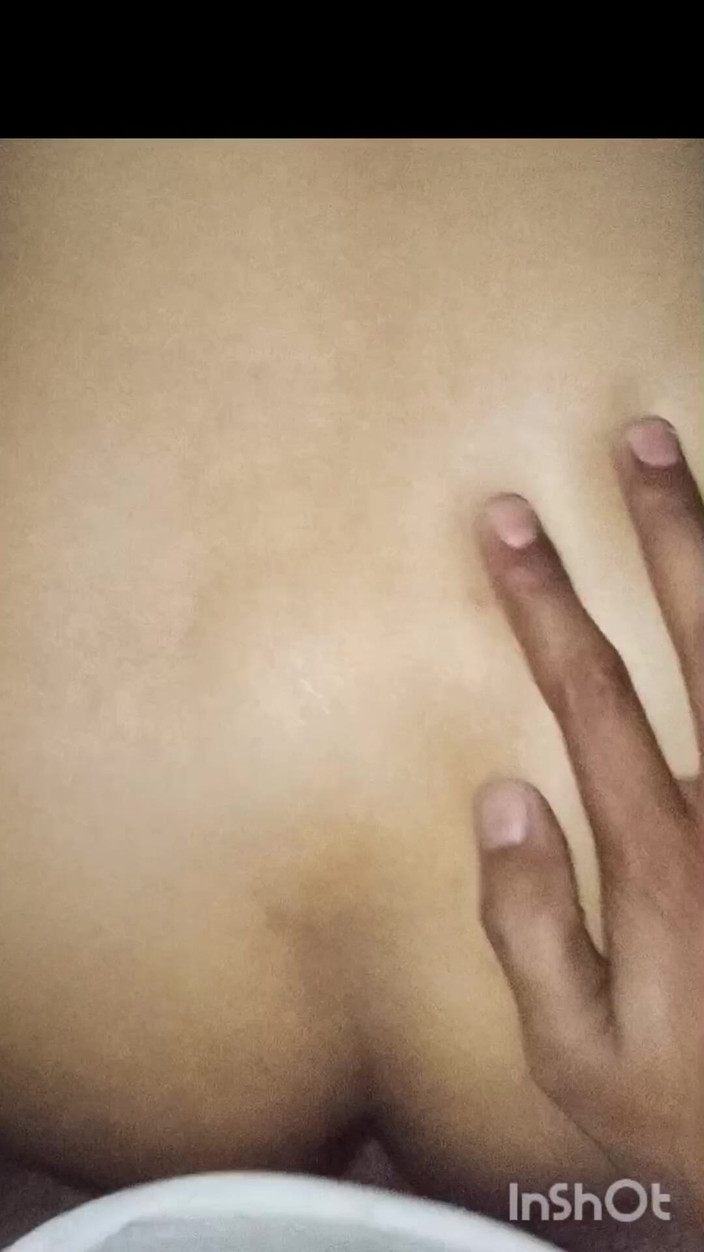 hellinicbolossom169: Gadis cantik yang hot di kamar pribadi sama pacarnya