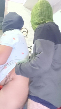 Üvey kız kardeş üvey erkek kardeşi tarafından sikiliyor hintçe ses kaydıyla mutfakta seks