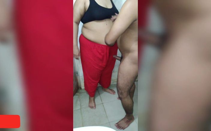 Aria Mia: भारतीय देसी भाभी और देवर पागल बाथरूम में पागल प्यार में