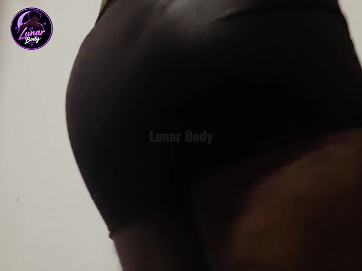 LunarBody: Jupe noire courte - ma première vidéo de danse