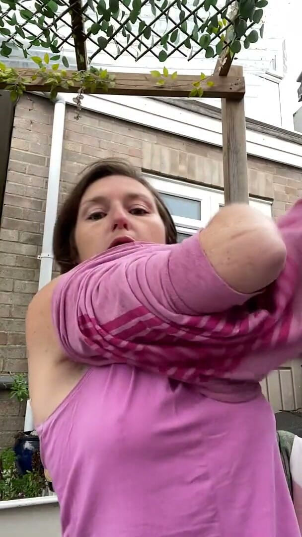 MistressWriggler: Halkın Içinde Üstsüz Olmak Tek Yol!