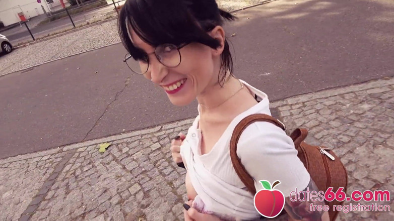 Dates66: Ondeugende! Tengere studente Lou Nesbit geneukt! (Engels)