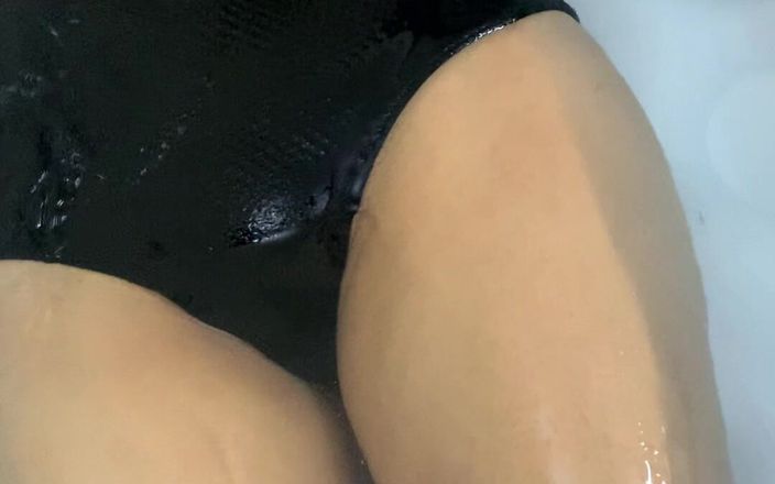 Komal sexy studio: L'insegnante di lezioni è davvero arrapata mentre insegna