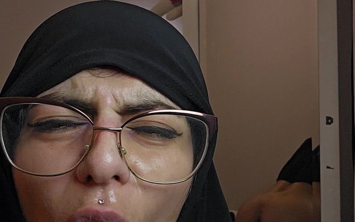 MiaNIqab: Chupando meu vibrador enquanto eu digo coisas safadas mia niqab