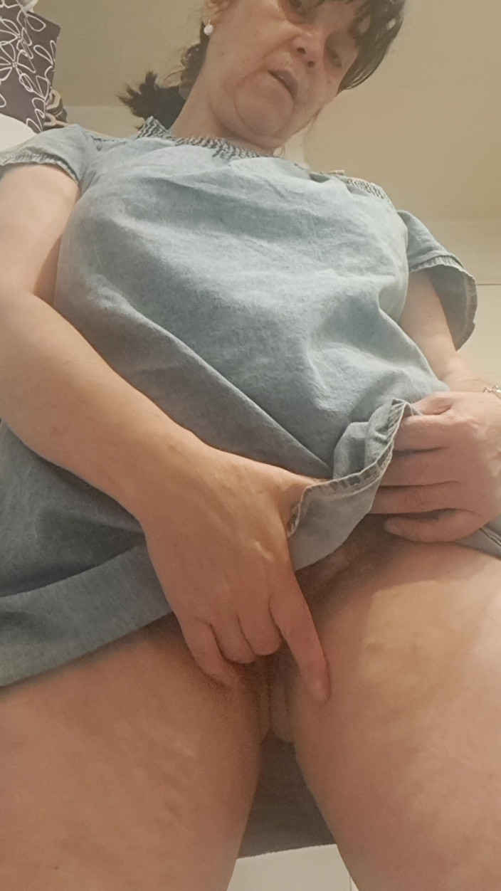 Mommy big hairy pussy: جبهة مورو الإسلامية للتحرير تظهر ما تحت فستانها القصير