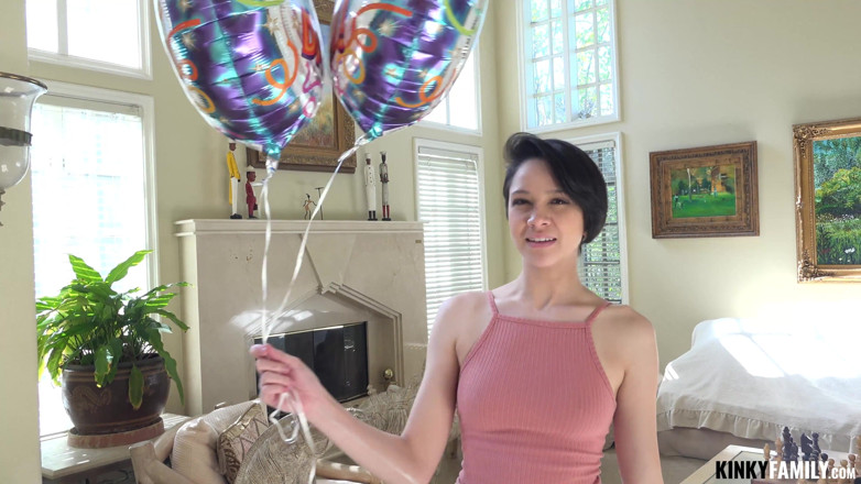 Kinky Family: Siostra chce mojego kutasa na bday