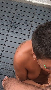 Chtěla spolknout mrdku a chcaní ptáka