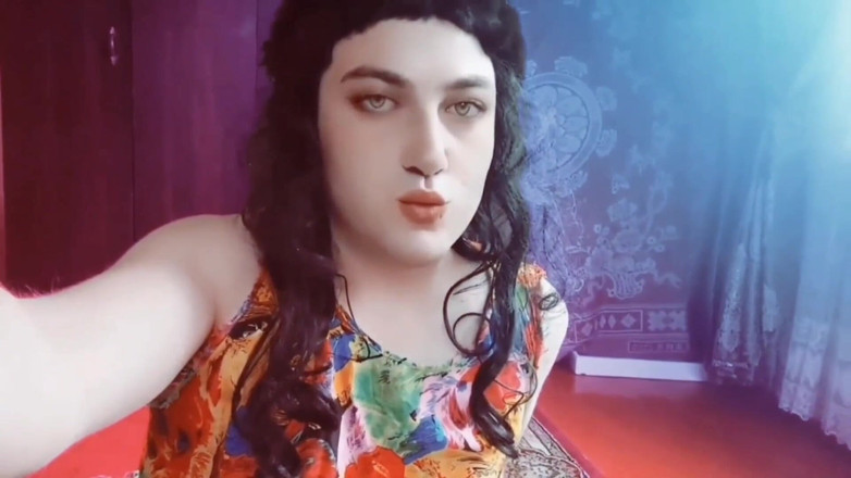 Kitty_Cross: Mi top es tan apretado como tu agarre