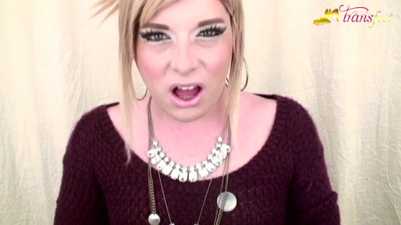 Trans and Cross-Dressers Feet: Blonde tranny Mallory and her beautiful pink nails