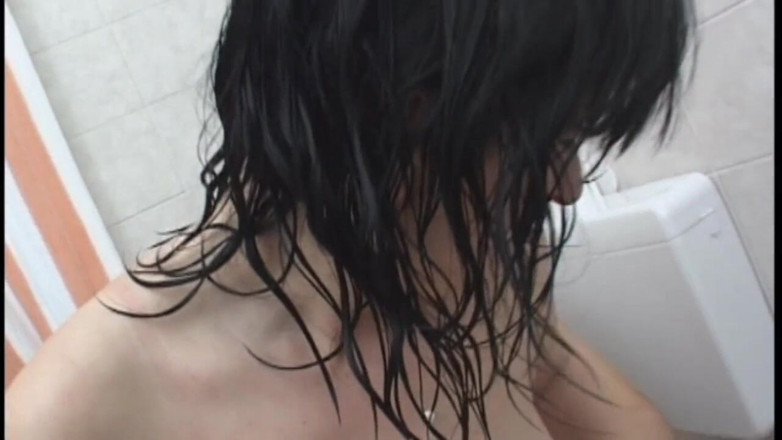 Real Home Made: Amateur milf follada duro en el cuarto de baño