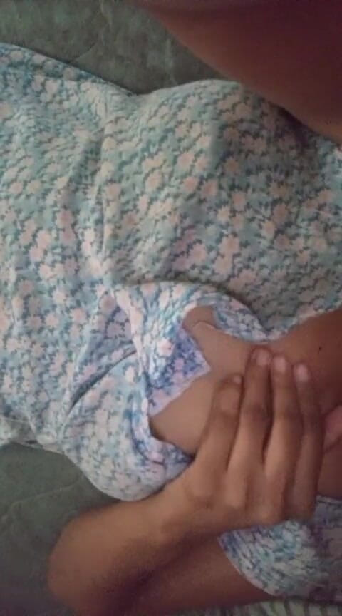 Anne White: Genç Sri Lankalı stajyer öğle tatilinde dildoyla sert seks yapıyor