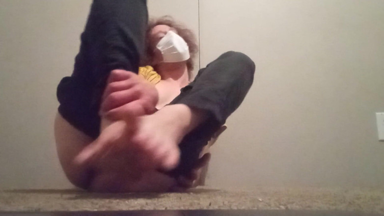 LilTaste: Ansiktsmask Fetisch Fanclub Månadens video (ffvotm); April 2023