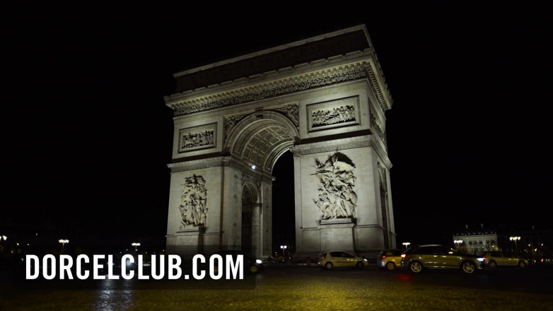 Dorcel Club: Claire Castel ditembusi di bawah perintah Ania Kinski