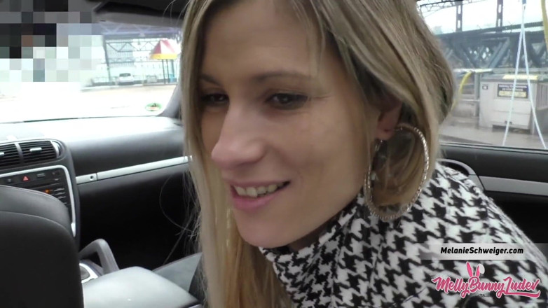 Mellybunnyluder: Blowjob during carwash