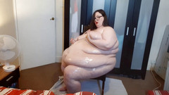 SSBBWLadyBrads: Bbw SSBBW břicho a prsa olej show