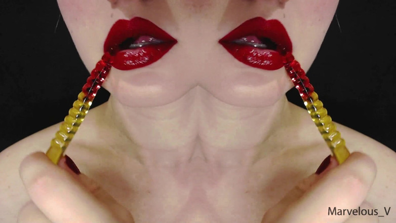 Marvelous V: Bibir merah seksi panas menjilati dan mengisap lollypop dan makanan...