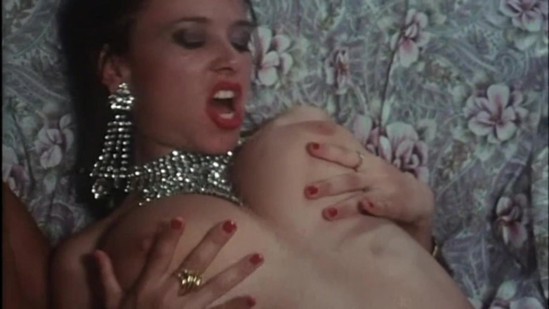 Inthe MILF room: 90'lar Her Şeyin Daha Fazlası: Lezbiyenler, Orgiler, Irklararası Ve Çok Sayıda Tüylü...