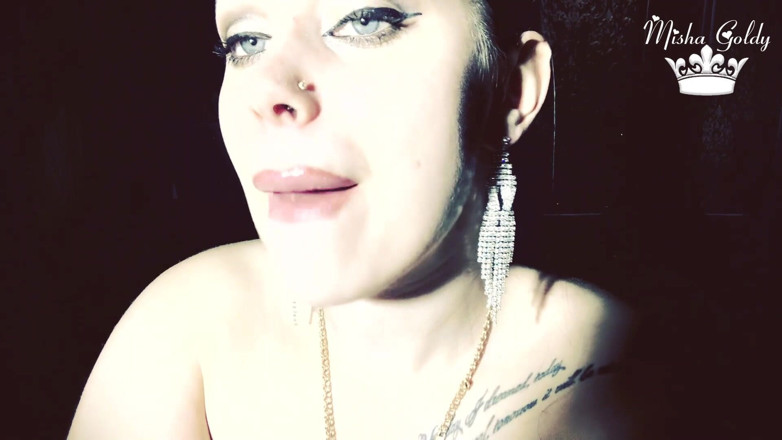 Goddess Misha Goldy: Mestecând 3 pești gustoși! Fetish!