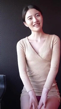 170 cm boyunda model seviyesinde bir güzellik. Nereye giderse gitsin, herkesin dikkatini çeken nefes kesici güzel bir kadınla nadir bir özel karşılaşma.