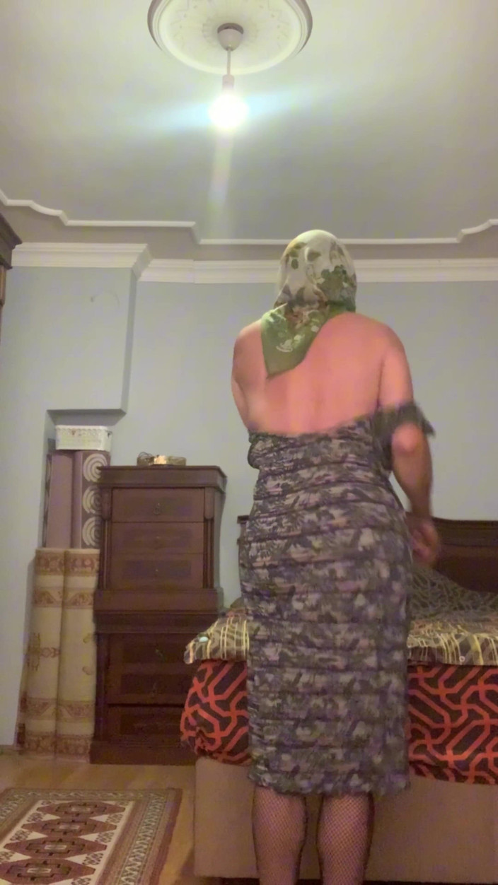 cd_aysemmm: My Hijabi Big Ass Stepmom Undressing