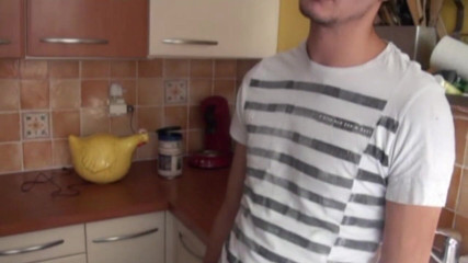 Gaybareback: Pengongkek kembar Perancis di dapur saya