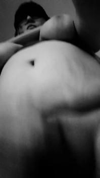 Princess Udders Se Masturba En Tu Cara - En Primer Plano - Blanco Y Negro