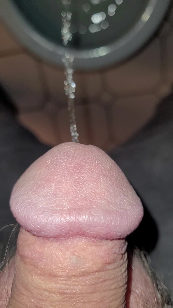 On Cloud 999: トイレで十代の小便