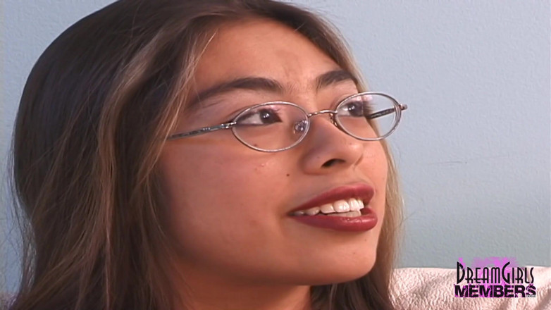 Dream Girls: Awek latina panas berbogel dalam video pertama