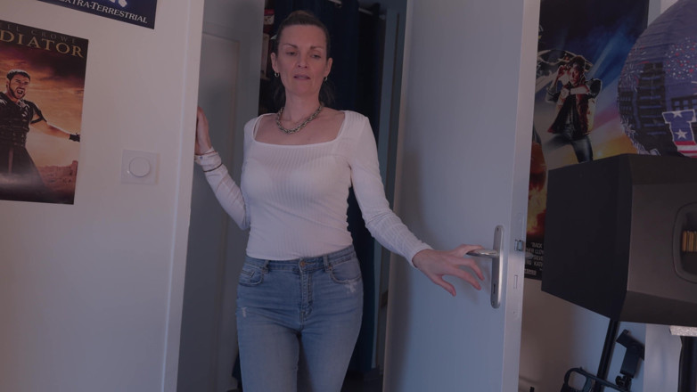 Wendy Burde: Succhio il mio figliastro che sta giocando al computer e...