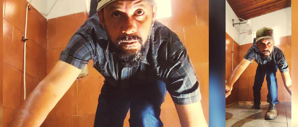 Stink HairyMale: Kıyafetlerle yıkanmak