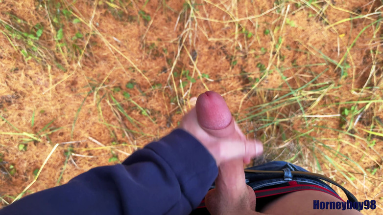 Horneyboy98: Twink Wixt Na Podzimní Den V Lese A Stříkat Nadržený