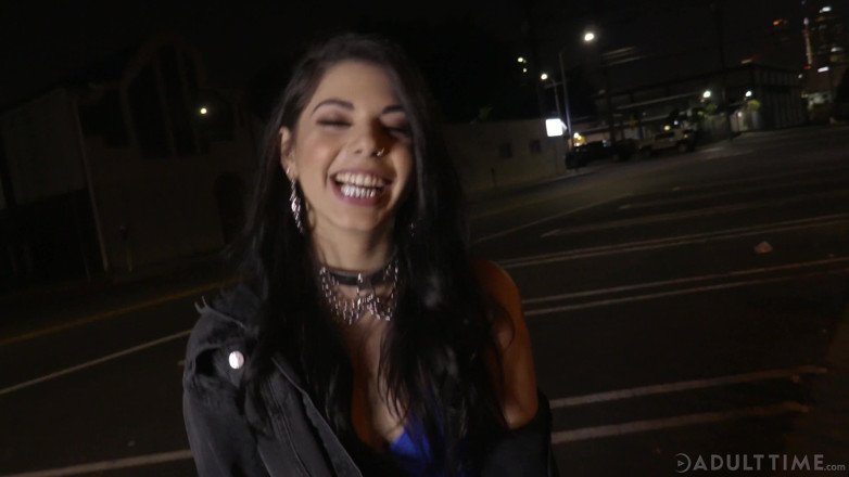Adult Time: Timp pentru adulți - Gina Valentina vrea să scurgă coaiele lui...