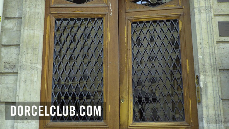 Dorcel Club: Анальний секс з грудастою брюнеткою Анною Поліною