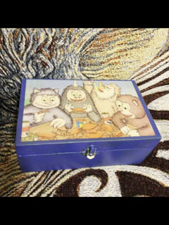 Suzy Wylde: Suzy Wylde este un creator care creează arta & elemente utilizabile