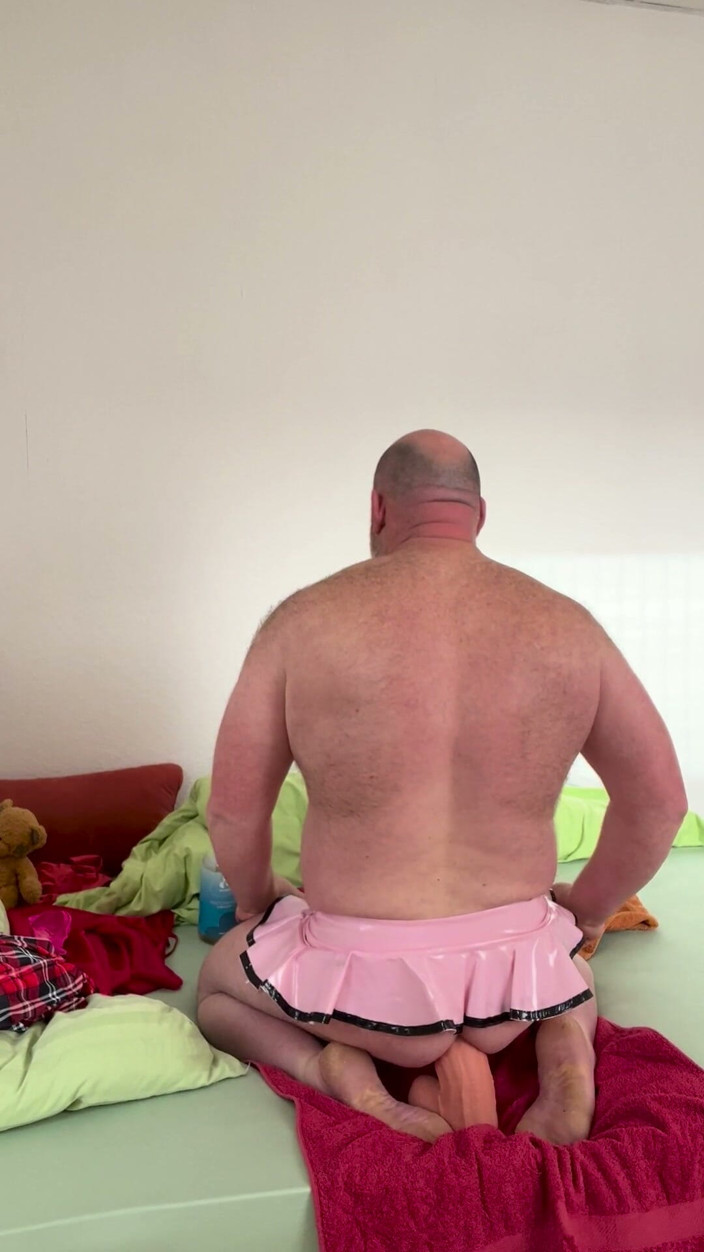 Hornyboi079: Big Dildo From Behind, Analstretching
