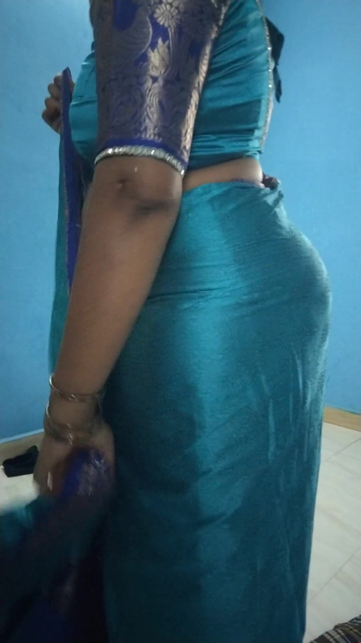 Tamil lesbian: Hot Saree Wearing