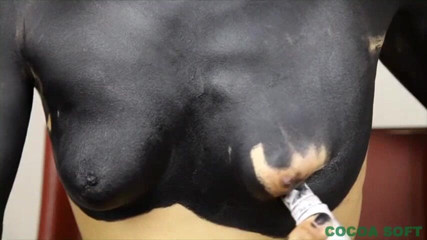 Cocoa Soft: Siyah Asyalı mamba siyah boyayla kaplı dildo emiyor