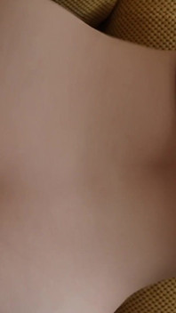 La moglie PAWG mi cavalca al contrario e prende un creampie profondo