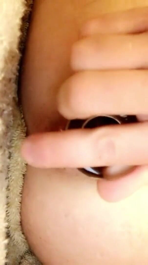 Bottomfemboi: Kıçımı tıkaçla doldur. Nefis